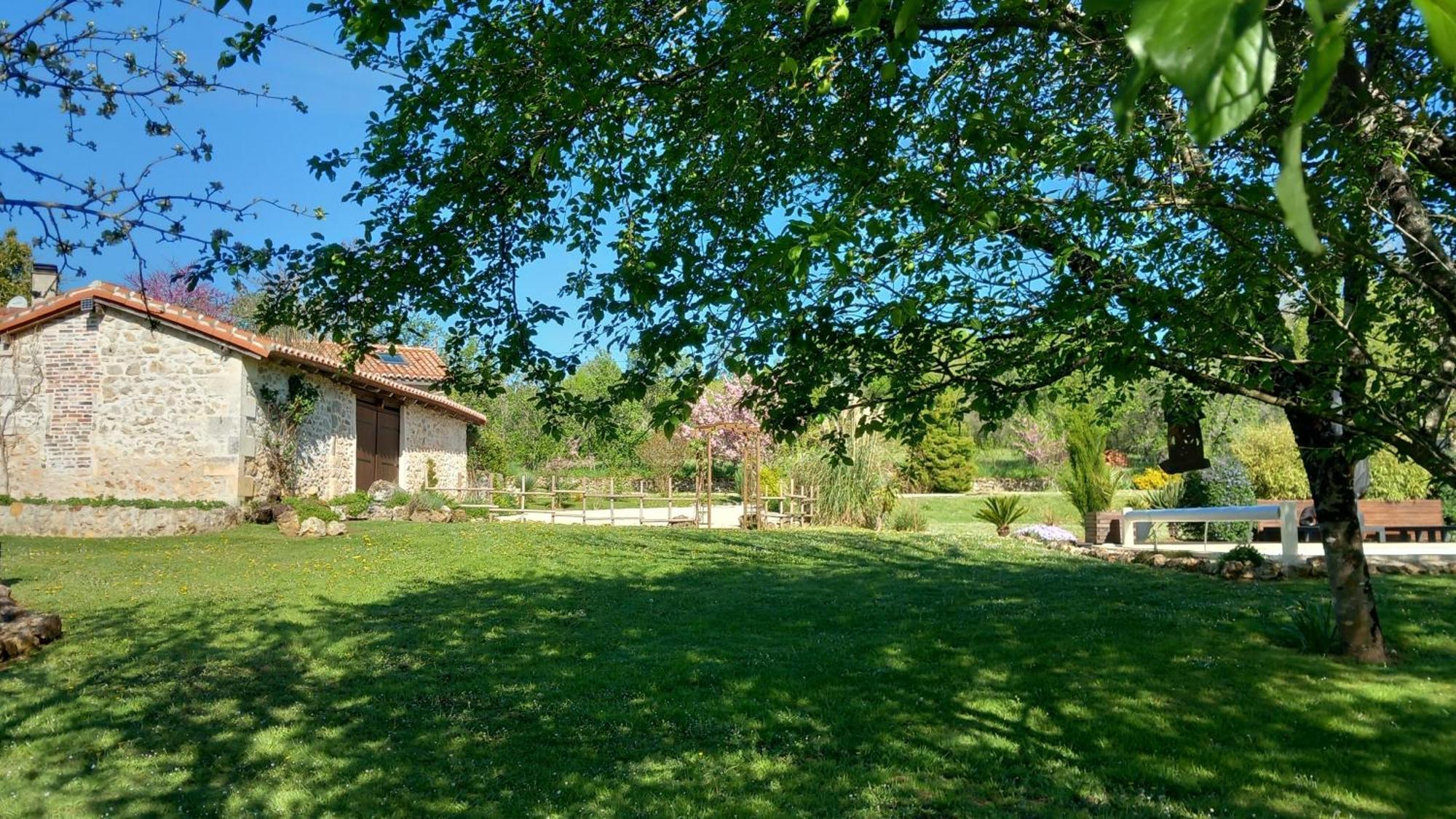 Lpc Dordogne Holidays - Le Petit Coin Lussas-et-Nontronneau Dış mekan fotoğraf